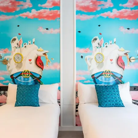 Alice In Wonderland, By Cazul Apartment Malaga
